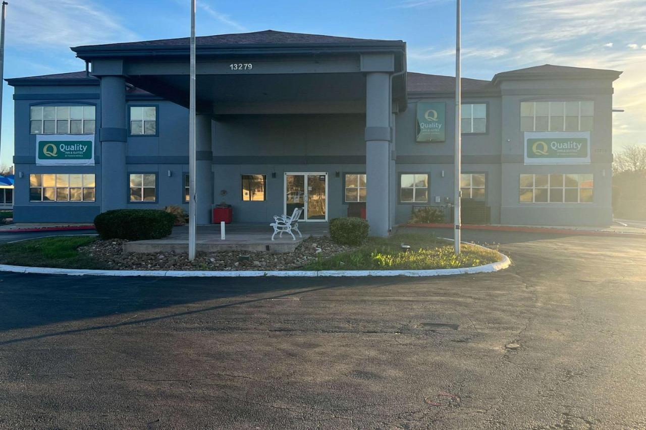 Quality Inn & Suites I-10 Near Fiesta Texas San Antonio Kültér fotó