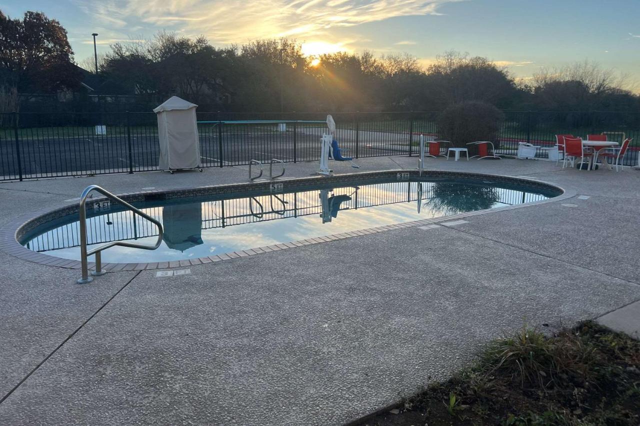 Quality Inn & Suites I-10 Near Fiesta Texas San Antonio Kültér fotó
