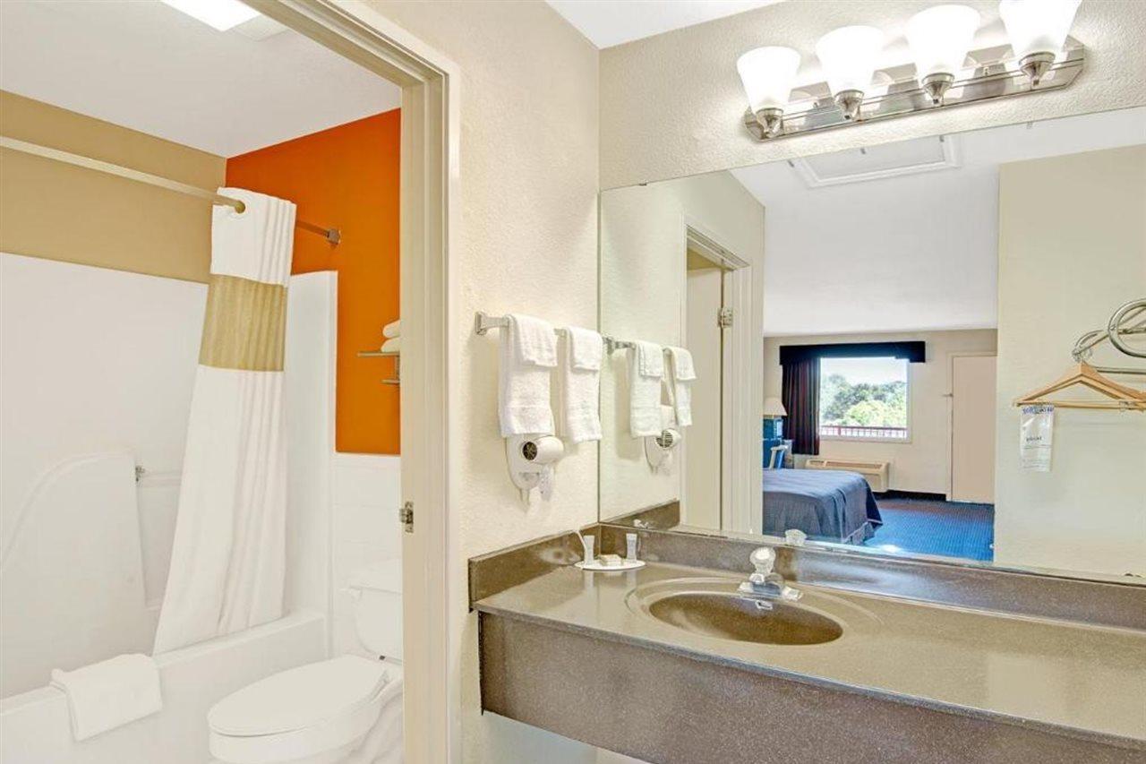 Quality Inn & Suites I-10 Near Fiesta Texas San Antonio Kültér fotó